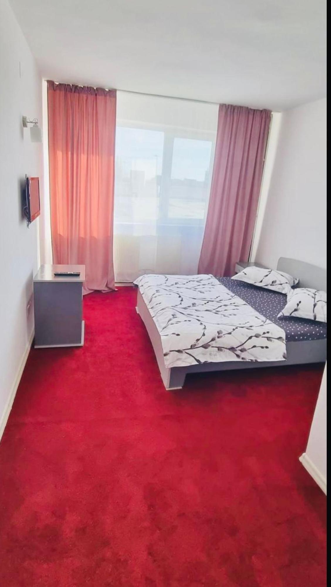 Хостел Casablanca Крайова Экстерьер фото